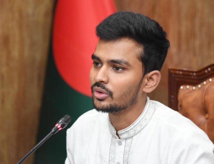 উপদেষ্টা আসিফ চান, শিক্ষার্থীদের সরকারি দপ্তরে পার্টটাইম চাকরির সুযোগ দেওয়া হোক।